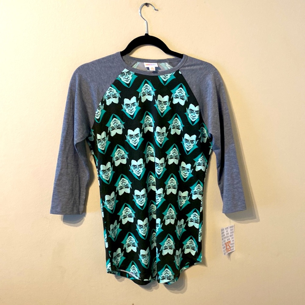 Unisex Lularoe Randy Shirt  Gray w/ Dracula Vampire Face  Graphic XS  New NWT